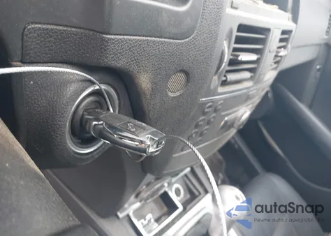 2010 Mercedes-Benz C 300 Luxury/Sport z USA, uszkodzony, nr VIN WDDGF5EB7AF387168